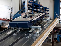 View of vacuum lifting device CLAD-BRO lifting trapezoidal sheet metal in production hall