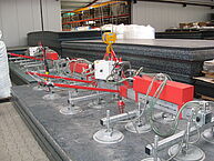Vacuum lifter of the company AERO-LIFT transports plastic sheets