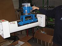 Vacuum lifter of the company AERO-LIFT in the electrical industry for heating