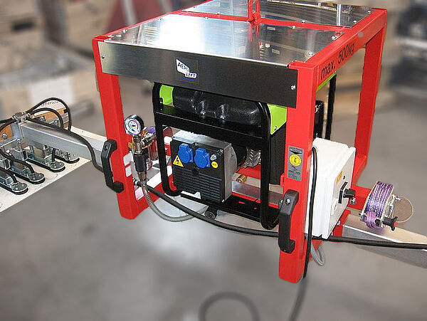mains-independent vacuum lifter with power unit in a workshop
