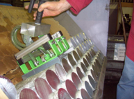 Cutting of round material with a vacuum lifter from the company AERO-LIFT