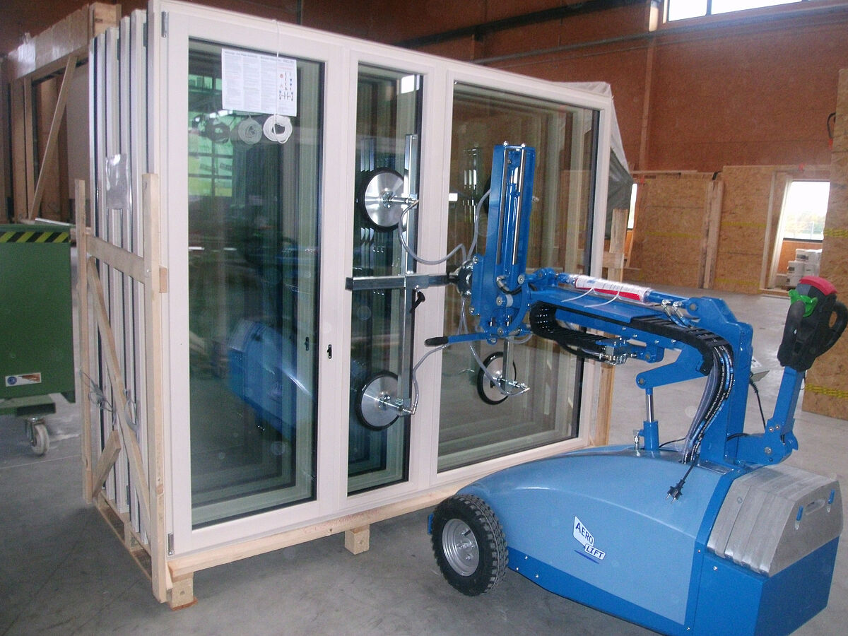 Mobile vacuum lifting device CLAD-LIFT 350 Indoor for handling glass fronts