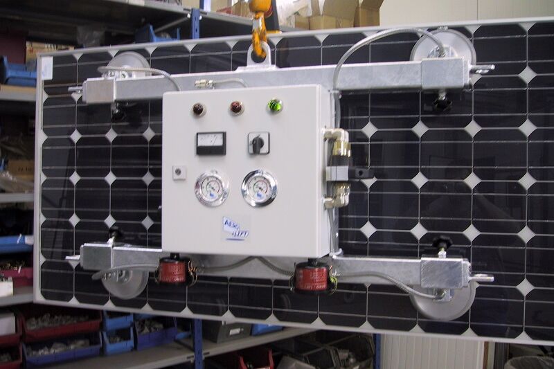 Detailed view of the suction plates of the special device vacuum lifter from AERO-LIFT for handling solar modules. 