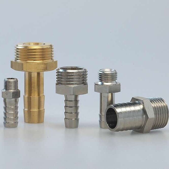 Detailansicht von Verbindungselemente der Vakuumkomponenten, wie Anschlussnippel, Schlauchnippel, Fittinge, Schläuche oder Verteiler