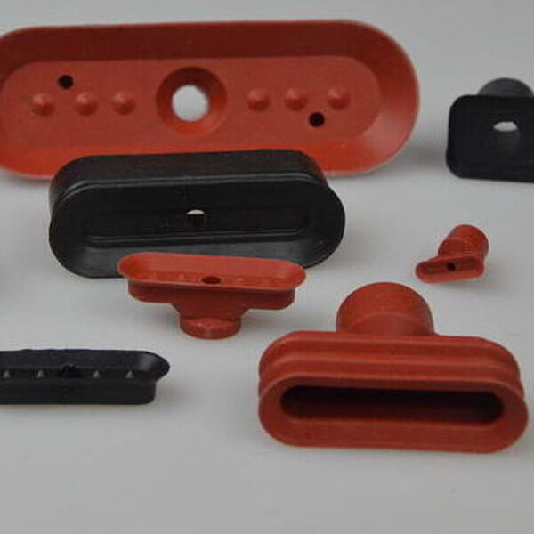 different oval suction cups red and black in the overview of vacuum components