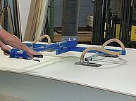 Man operated rigid extended handle as option of vacuum lifter tube lifter