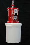 mains-independent battery-powered vacuum lifter BASIC-LIFT lifting a bucket