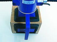 Tube lifter laterally lifts a carton with an extra suction foot