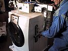 Vakuumheber der Firma AERO-LIFT in der Elektrobranche fuer Waschmaschinen Kastengreifer