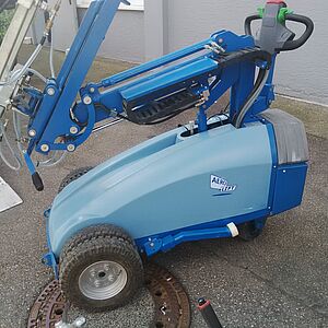 mobile vacuum lifting device CLAD-LIFT 350 for lifting glass pane in outdoor area 