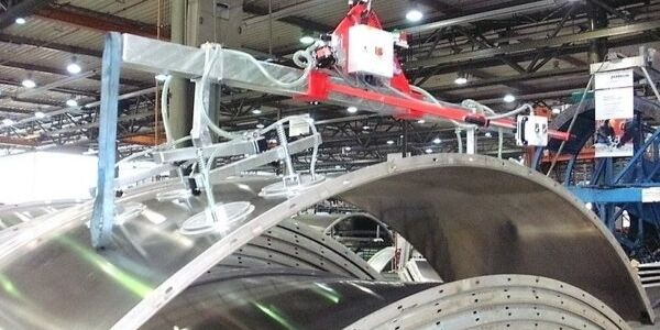 Vacuum lifter of the company AERO-LIFT suitable for curved sheets