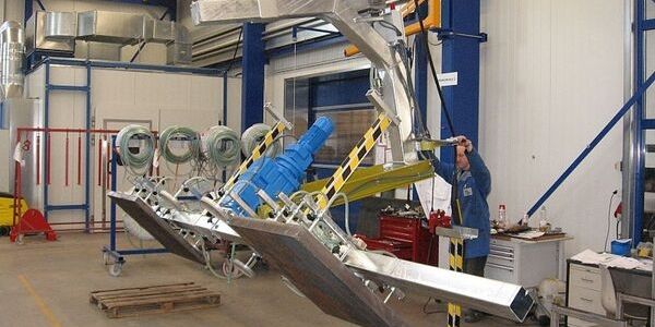 Turning device as vacuum lifter of the company AERO-LIFT in the sheet metal industry