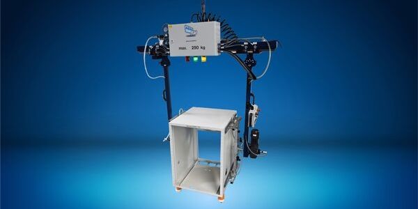 Box gripper vacuum lifter of the company AERO-LIFT suitable for the sheet metal industry